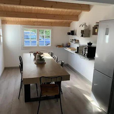 Maison De , Ideale Pour Famille Avec Acces Et *