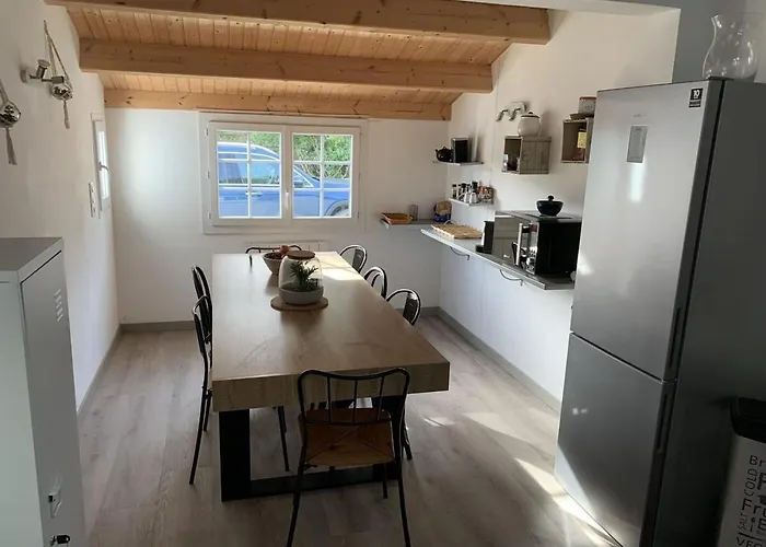 Maison De , Ideale Pour Famille Avec Acces Et *